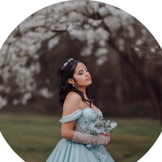 Tamara con vestido de quinceañera